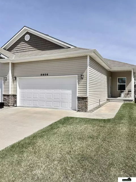 5606 Barrington Cir, Lincoln, NE 68516