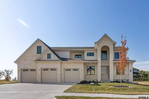 22216 Sanctuary Ridge Dr, Elkhorn, NE 68022