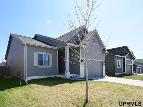 5015 N 180th Ave, Elkhorn, NE 68022
