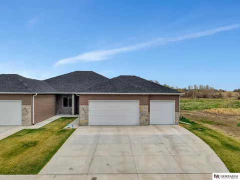 9450 Bailie Ct, Waverly, NE 68462