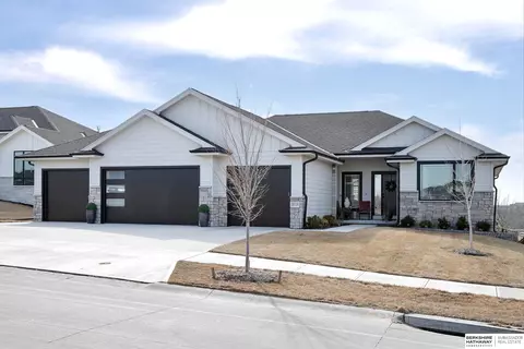 18119 Miami St, Elkhorn, NE 68022
