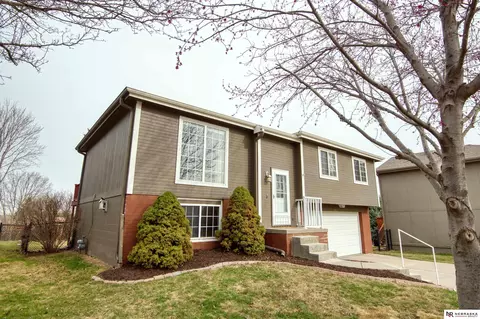 6462 N 113th Cir, Omaha, NE 68164