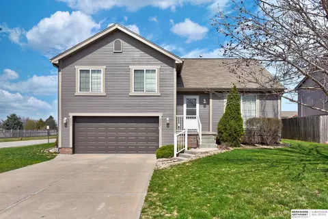 20946 Oak St, Gretna, NE 68028