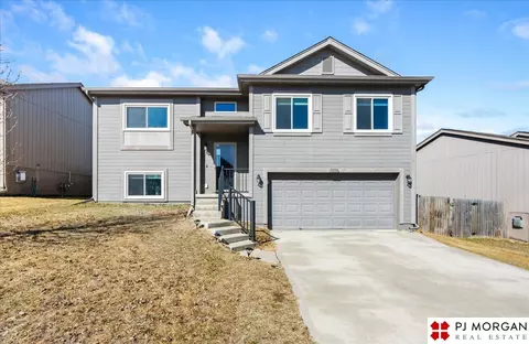 7328 N 90 St, Omaha, NE 68122