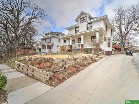 819 S 37th St, Omaha, NE 68105
