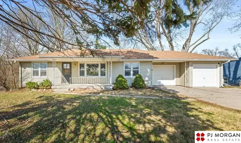 3701 Aurora Dr, Omaha, NE 68134