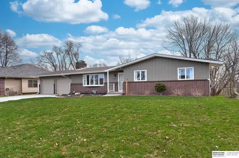 8305 N 47th St, Omaha, NE 68152