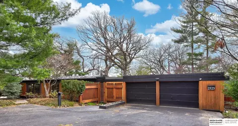 2525 S 95th Cir, Omaha, NE 68124