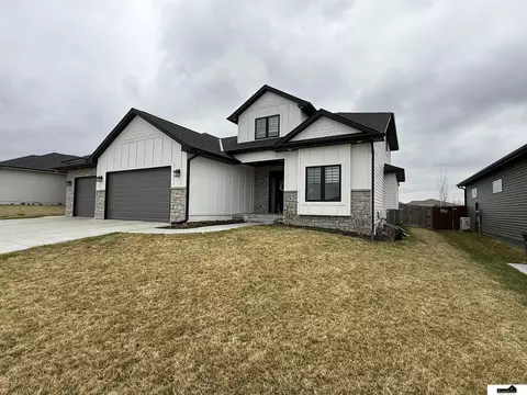 9600 Green Valley Ln, Lincoln, NE 68516