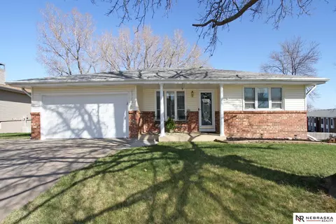 2322 Dawn Dr, Crete, NE 68333