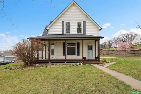 407 E 3rd St, Louisville, NE 68037