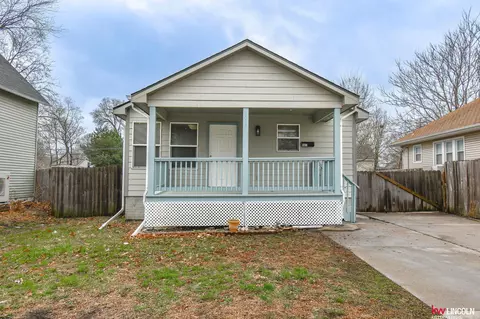 1011 Sumner St, Lincoln, NE 68502