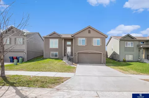 7704 N 147th St, Bennington, NE 68007