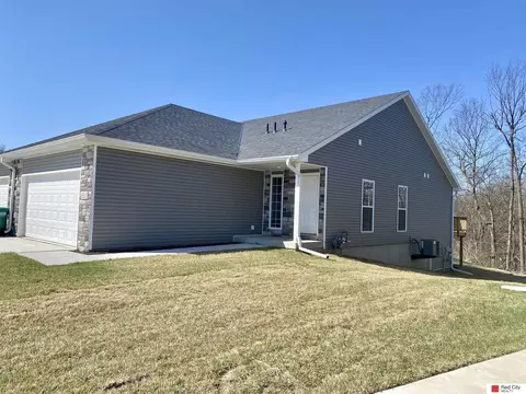 6513 Maple View Ct, Lincoln, NE 68512