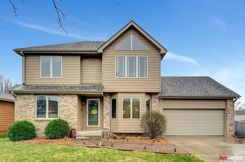 7511 Brummond Dr, Lincoln, NE 68516