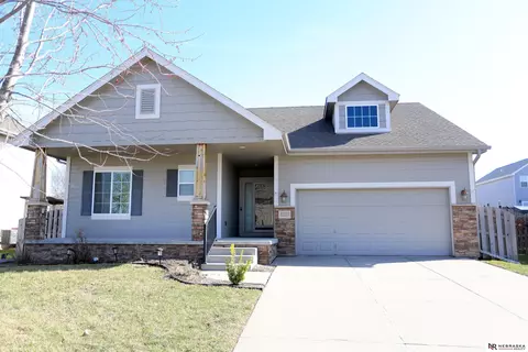 11155 Prospect St, Papillion, NE 68046