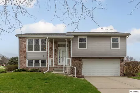 2910 Sequoia Dr, Lincoln, NE 68516