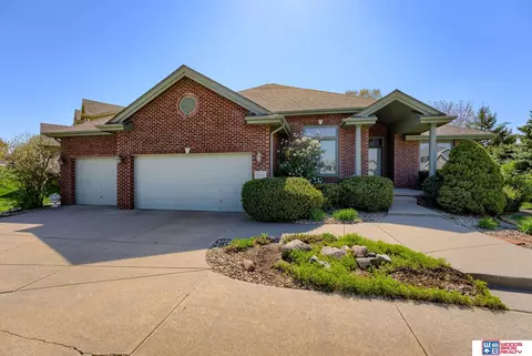 15131 Sahler St, Omaha, NE 68116
