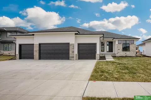 21125 Ellison Ave, Elkhorn, NE 68022