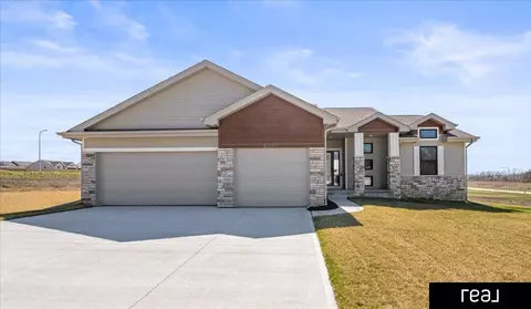 4557 Barksdale Dr, Bellevue, NE 68123