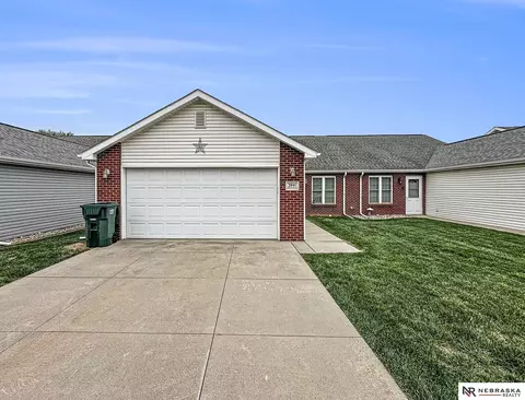 3941 Ballard Ct, Lincoln, NE 68504
