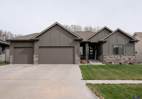 9346 Northern Sky Rd, Lincoln, NE 68505