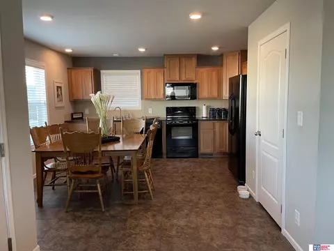 810 Matson St, Aurora, NE 68818 photo 6