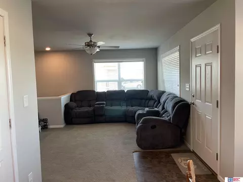 810 Matson St, Aurora, NE 68818 photo 5