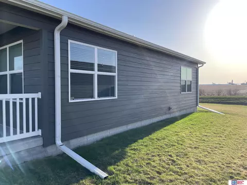 810 Matson St, Aurora, NE 68818 photo 3
