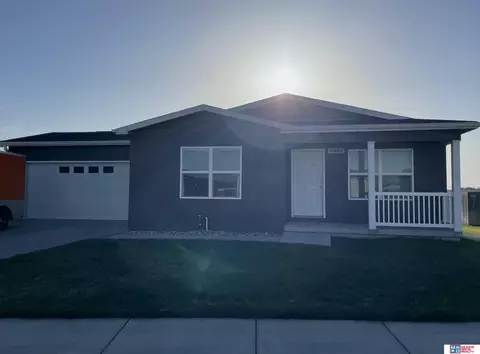 810 Matson St, Aurora, NE 68818