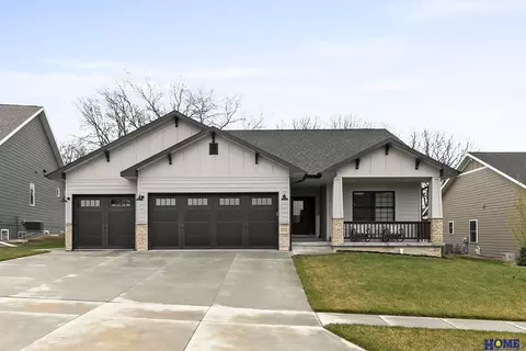 854 Ironwood Dr, Seward, NE 68434