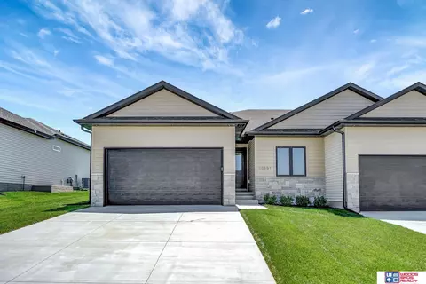 10551 Majestic Ln, Lincoln, NE 68527