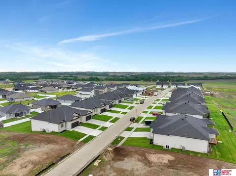 10542 Majestic Ln, Lincoln, NE 68527