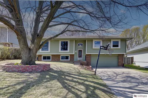 9712 S 21st Ave, Bellevue, NE 68123
