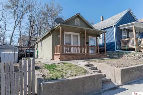 1715 Missouri Ave, Omaha, NE 68107