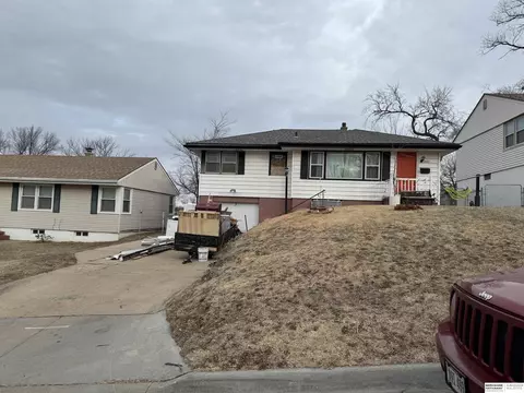 3724 Ida St, Omaha, NE 68112