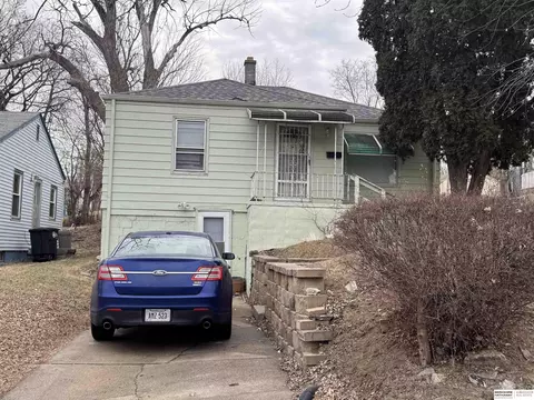 3703 N 37 St, Omaha, NE 68111