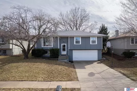 5221 High St, Lincoln, NE 68506