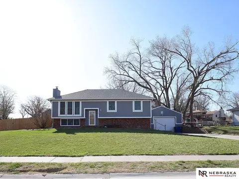 11301 Westmont Dr, Omaha, NE 68138