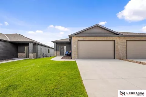 6941 Claystone Dr, Lincoln, NE 68521