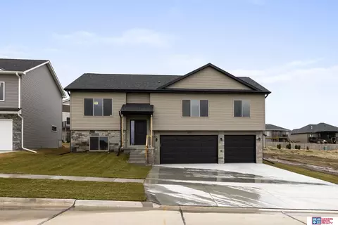 1301 W Silverado Dr, Lincoln, NE 68521