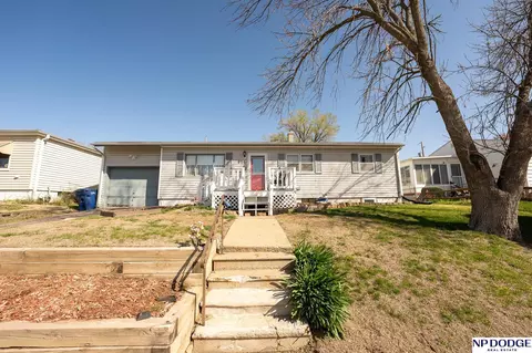 808 W 33rd Ave, Bellevue, NE 68005