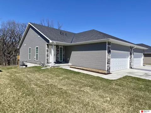 6481 Maple View Ct, Lincoln, NE 68512