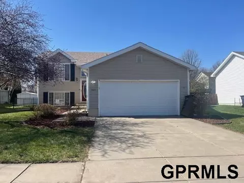 5425 NW 4th St, Lincoln, NE 68521