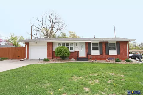 8020 Sanborn Dr, Lincoln, NE 68505