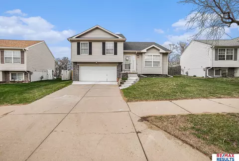 7834 King St, Omaha, NE 68122