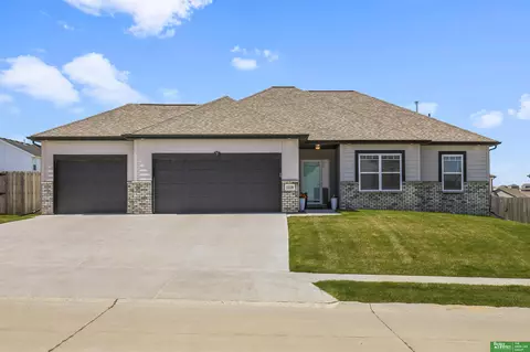 12108 S 110 St, Papillion, NE 68046