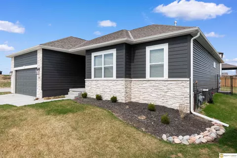 4659 N 212 St, Elkhorn, NE 68022