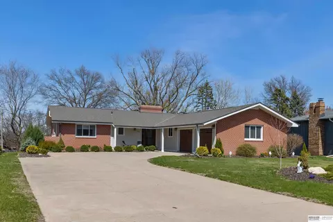 12106 Leavenworth Rd, Omaha, NE 68154