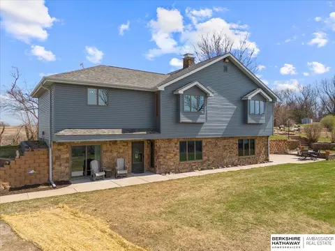 19889 Cougar Ave, Honey Creek, IA 51542